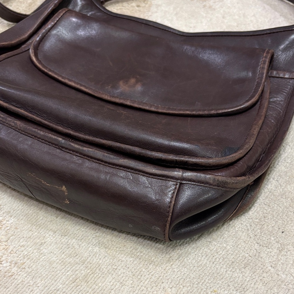 Green Fields: Classic Brown Leather Crossbody Bag - image 3